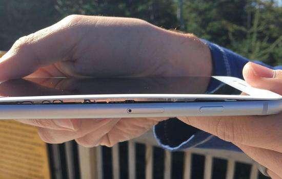 蘋果iPhone8再這么裂下去，喬布斯的棺材板該開了