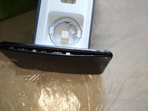 蘋果iPhone8再這么裂下去，喬布斯的棺材板該開了